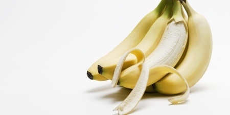 tips-menghilangkan-jerawat-dengan-kulit-pisang